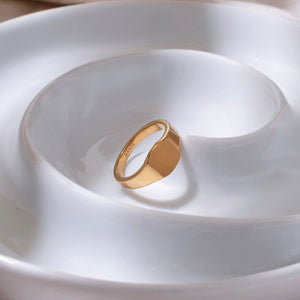 Edith signet ring Edith signet ring